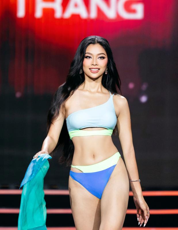 Thí sinh Hoa hậu Hoàn vũ Việt Nam trình diễn bikini 'bốc lửa' trong đêm bán kết- Ảnh 6. Thí sinh Hoa hậu Hoàn vũ Việt Nam trình diễn bikini 'bốc lửa' trong đêm bán kết- Ảnh 6.