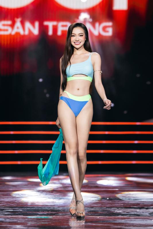 Thí sinh Hoa hậu Hoàn vũ Việt Nam trình diễn bikini 'bốc lửa' trong đêm bán kết- Ảnh 7. Thí sinh Hoa hậu Hoàn vũ Việt Nam trình diễn bikini 'bốc lửa' trong đêm bán kết- Ảnh 7.