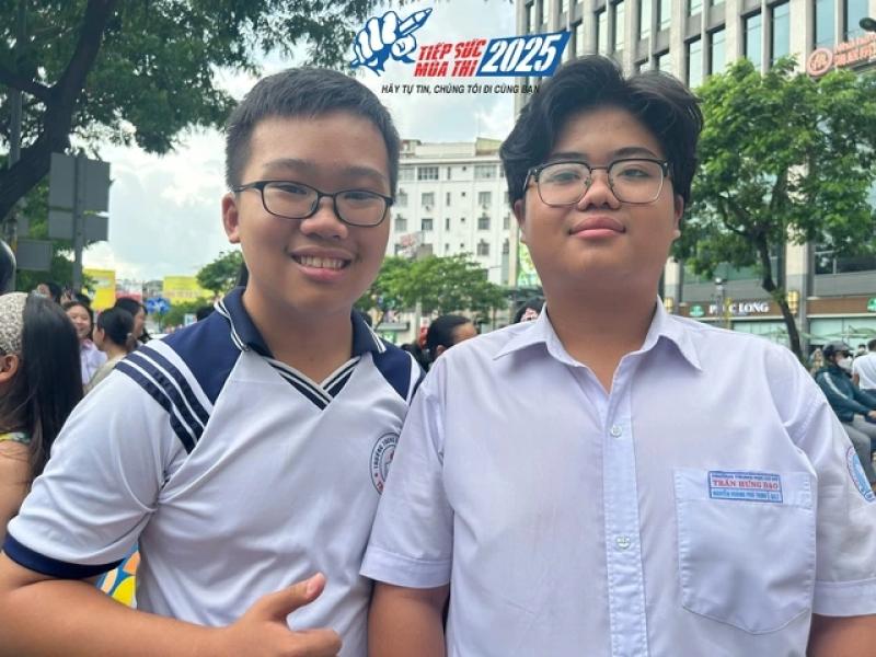Học sinh trường chuyên tiếp sức thí sinh thi lớp 10 tại TP . HCM - Ảnh 3. Học sinh trường chuyên tiếp sức thí sinh thi lớp 10 tại TP . HCM - Ảnh 3.