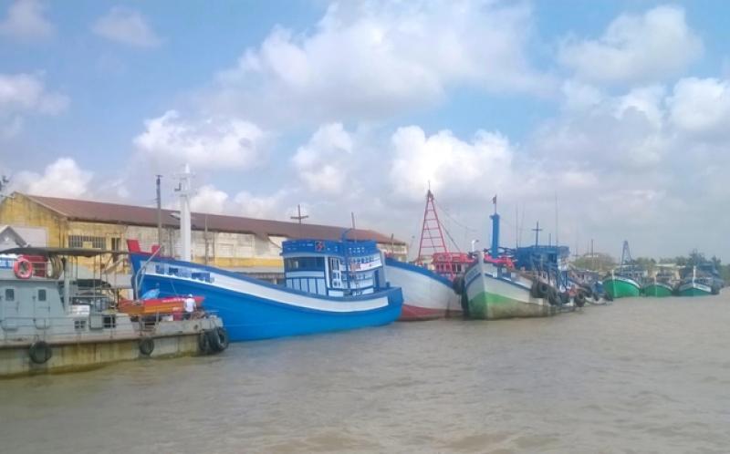 Một công nhân tử vong do trượt chân vào máy xay nước đá - Ảnh 1.