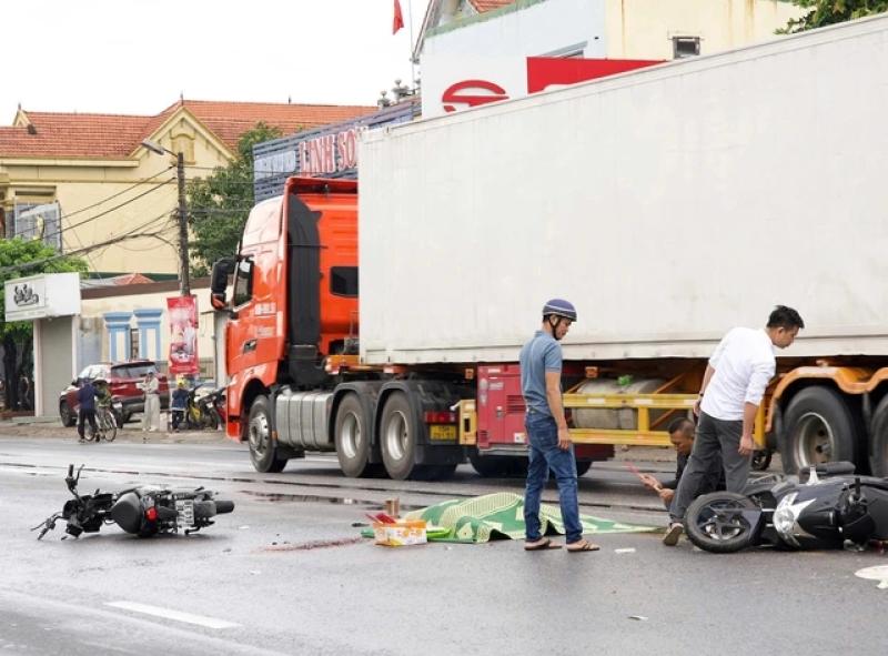 Quảng Bình: Tai nạn 1 người tử vong, đang xác minh sự liên can của xe container- Ảnh 1. Quảng Bình: Tai nạn 1 người tử vong, đang xác minh sự liên can của xe container- Ảnh 1.
