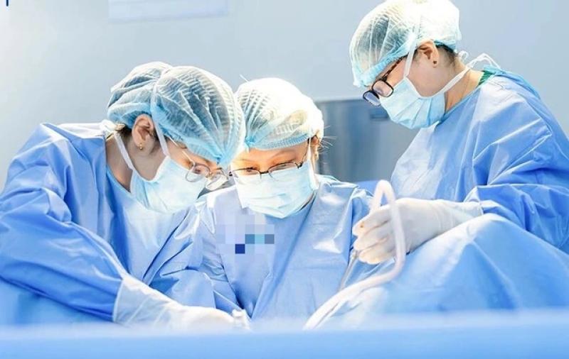 Quan hệ tình dục không an toàn, cô gái trẻ nhiễm 21 chủng HPV - Ảnh 1.