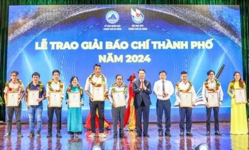 Phóng viên Báo Thanh Niên đoạt 2 giải báo chí TP.Đà Nẵng- Ảnh 1. Phóng viên Báo Thanh Niên đoạt 2 giải báo chí TP.Đà Nẵng- Ảnh 1.