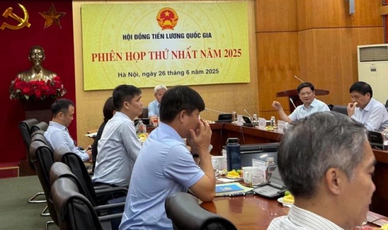Công đoàn đề xuất mức tăng lương gấp 2 - 3 lần mức tăng của giới chủ- Ảnh 1. Công đoàn đề xuất mức tăng lương gấp 2 - 3 lần mức tăng của giới chủ- Ảnh 1.