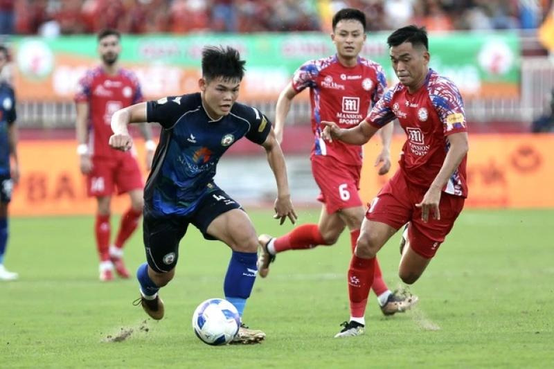 Bị đội TP.HCM đánh bại, CLB Bình Định rơi thẳng xuống đáy bảng: 99% rớt hạng!- Ảnh 1. Bị đội TP.HCM đánh bại, CLB Bình Định rơi thẳng xuống đáy bảng: 99% rớt hạng!- Ảnh 1.