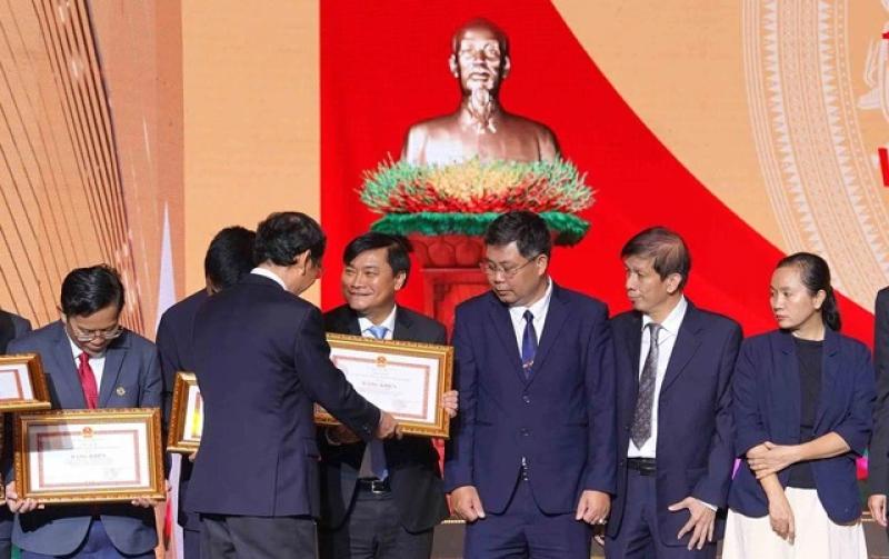 Báo chí phát huy truyền thống 100 năm với "tâm sáng - lòng trong - bút sắc" - Ảnh 4.