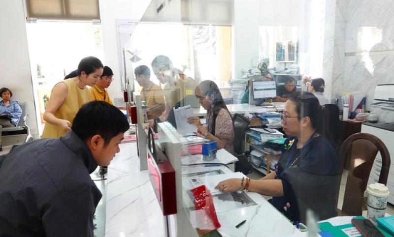 TP.HCM lập danh sách cán bộ, công chức thôi việc muốn vào làm doanh nghiệp nhà nước - Ảnh 1.