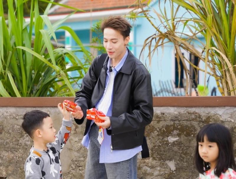S.T Sơn Thạch làm 'bố tập sự'- Ảnh 2. S.T Sơn Thạch làm 'bố tập sự'- Ảnh 2.