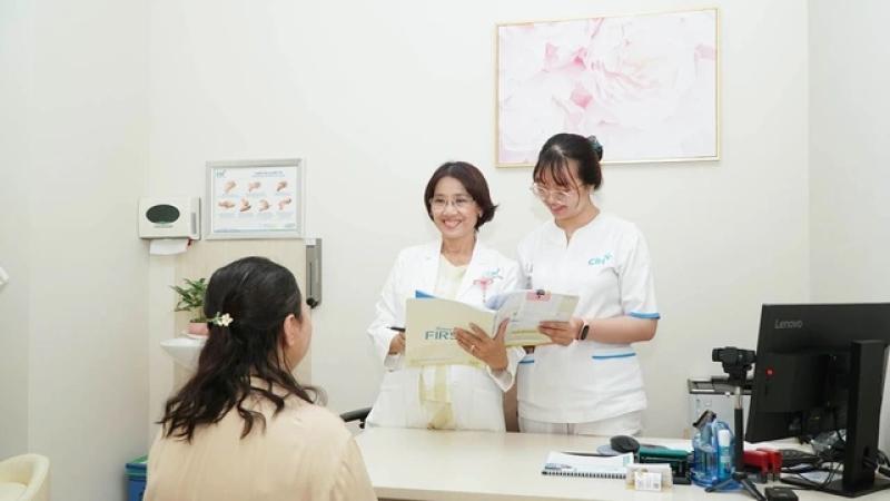 BS Nguyễn Thị Ngọc Sương: Ba thập kỷ gieo hạnh phúc hàng ngàn cặp đôi hiếm muộn- Ảnh 1. BS Nguyễn Thị Ngọc Sương: Ba thập kỷ gieo hạnh phúc hàng ngàn cặp đôi hiếm muộn- Ảnh 1.