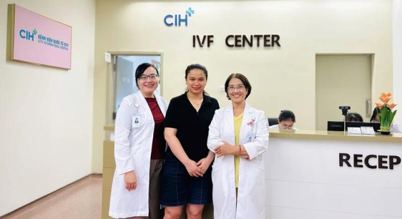 BS Nguyễn Thị Ngọc Sương: Ba thập kỷ gieo hạnh phúc hàng ngàn cặp đôi hiếm muộn- Ảnh 4. BS Nguyễn Thị Ngọc Sương: Ba thập kỷ gieo hạnh phúc hàng ngàn cặp đôi hiếm muộn- Ảnh 4.
