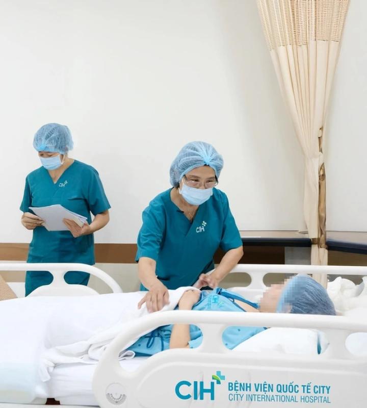 BS Nguyễn Thị Ngọc Sương: Ba thập kỷ gieo hạnh phúc hàng ngàn cặp đôi hiếm muộn- Ảnh 5. BS Nguyễn Thị Ngọc Sương: Ba thập kỷ gieo hạnh phúc hàng ngàn cặp đôi hiếm muộn- Ảnh 5.
