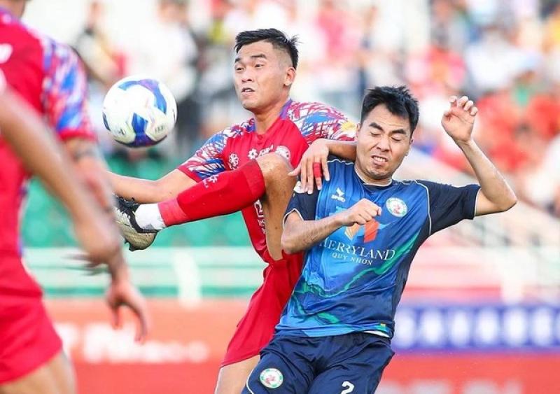 2 cuộc đua khiến V-League 'nóng' đến phút cuối: Trốn xuống hạng và...- Ảnh 2. 2 cuộc đua khiến V-League 'nóng' đến phút cuối: Trốn xuống hạng và...- Ảnh 2.