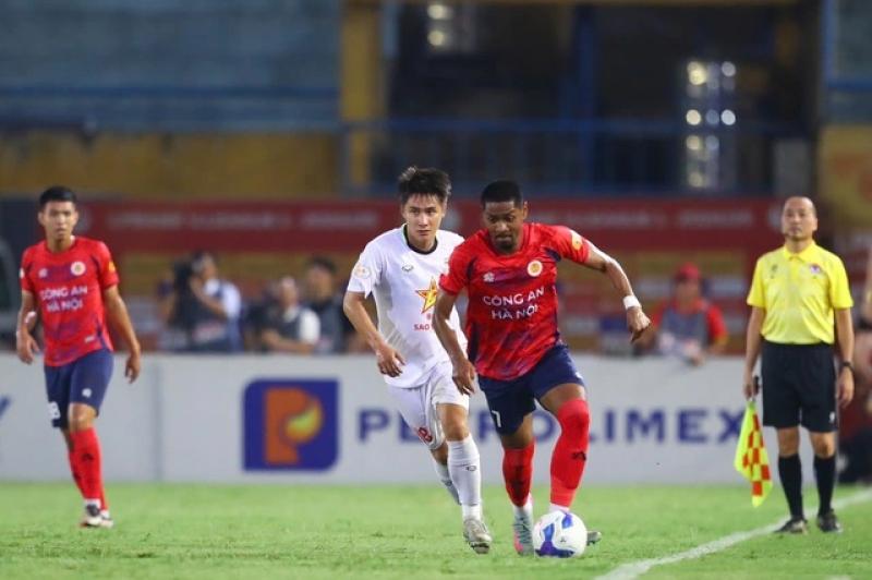 2 cuộc đua khiến V-League 'nóng' đến phút cuối: Trốn xuống hạng và...- Ảnh 3. 2 cuộc đua khiến V-League 'nóng' đến phút cuối: Trốn xuống hạng và...- Ảnh 3.