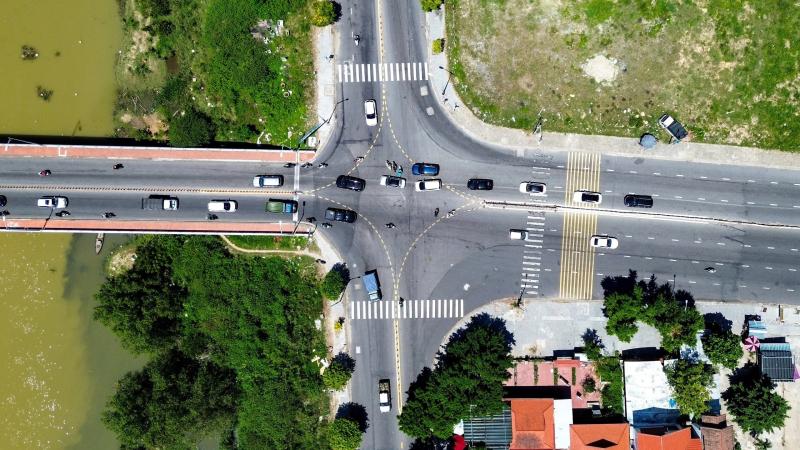 Nút giao thông cầu Hòa Xuân sắp 'lột xác', người dân vui mừng thoát cảnh ùn tắc- Ảnh 3. Nút giao thông cầu Hòa Xuân sắp 'lột xác', người dân vui mừng thoát cảnh ùn tắc- Ảnh 3.