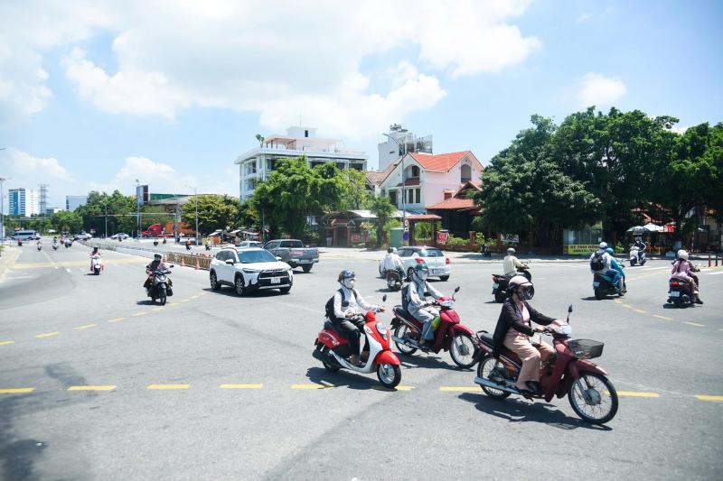 Nút giao thông cầu Hòa Xuân sắp 'lột xác', người dân vui mừng thoát cảnh ùn tắc- Ảnh 4. Nút giao thông cầu Hòa Xuân sắp 'lột xác', người dân vui mừng thoát cảnh ùn tắc- Ảnh 4.