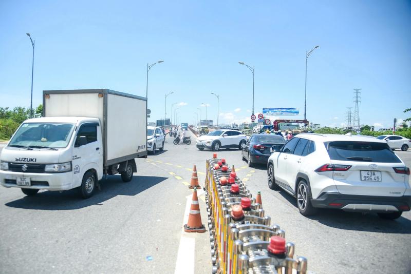 Nút giao thông cầu Hòa Xuân sắp 'lột xác', người dân vui mừng thoát cảnh ùn tắc- Ảnh 14. Nút giao thông cầu Hòa Xuân sắp 'lột xác', người dân vui mừng thoát cảnh ùn tắc- Ảnh 14.