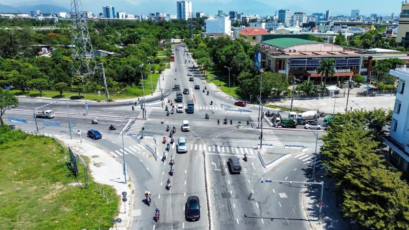Nút giao thông cầu Hòa Xuân sắp 'lột xác', người dân vui mừng thoát cảnh ùn tắc- Ảnh 11. Nút giao thông cầu Hòa Xuân sắp 'lột xác', người dân vui mừng thoát cảnh ùn tắc- Ảnh 11.