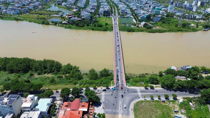 Nút giao thông cầu Hòa Xuân sắp 'lột xác', người dân vui mừng thoát cảnh ùn tắc- Ảnh 6. Nút giao thông cầu Hòa Xuân sắp 'lột xác', người dân vui mừng thoát cảnh ùn tắc- Ảnh 6.
