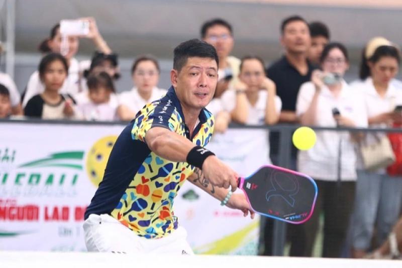 Diễn viên Bình Minh tạo sức hút đặc biệt trên sân pickleball- Ảnh 1. Diễn viên Bình Minh tạo sức hút đặc biệt trên sân pickleball- Ảnh 1.
