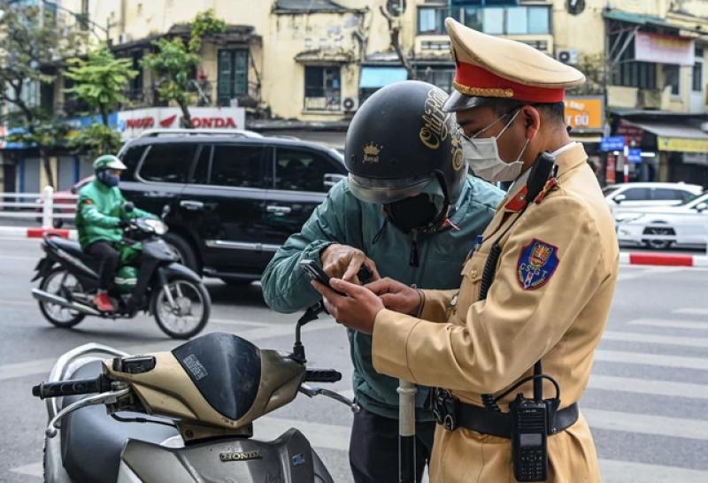 Vượt xe thế nào để tránh bị phạt nặng theo quy định mới? - Ảnh 2. Hành vi vượt xe 'vô tội vạ' bị phạt nặng ra sao? - Ảnh 2.