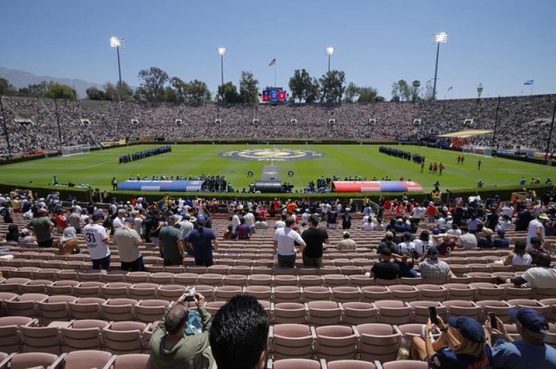 FIFA Club World Cup 2025 đạt mốc 1,5 triệu vé, vì sao vẫn có sân trống khán giả?- Ảnh 1. FIFA Club World Cup 2025 đạt mốc 1,5 triệu vé, vì sao vẫn có sân trống khán giả?- Ảnh 1.