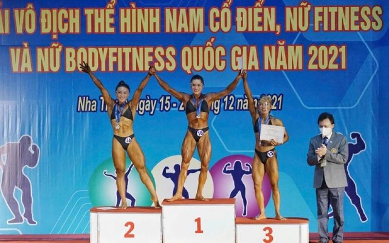 Cô gái cơ bắp cuồn cuộn truyền cảm hứng tập luyện thể hình - Ảnh 2.