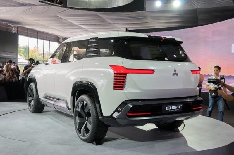 Mitsubishi ra mắt crossover 7 chỗ tại Việt Nam, cạnh tranh Honda CR-V - Ảnh 4. Mitsubishi ra mắt crossover 7 chỗ tại Việt Nam, cạnh tranh Honda CR-V - Ảnh 4.