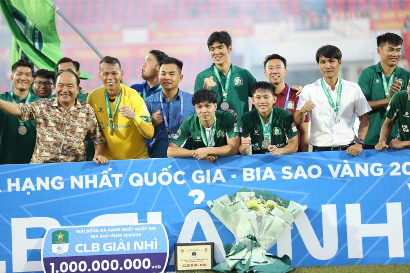 CLB Bình Phước của Công Phượng được treo thưởng khủng 10 tỉ đồng trận play-off: Khát vọng V-League!- Ảnh 1. CLB Bình Phước của Công Phượng được treo thưởng khủng 10 tỉ đồng trận play-off: Khát vọng V-League!- Ảnh 1.