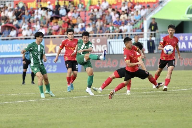 Công Phượng ghi dấu ấn sắc nét, Bình Phước thắng đậm: Đá play-off tìm suất thăng hạng V-League- Ảnh 3. Công Phượng ghi dấu ấn sắc nét, Bình Phước thắng đậm: Đá play-off tìm suất thăng hạng V-League- Ảnh 3.