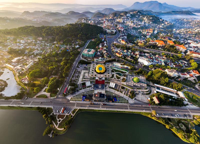 Ủy ban sửa đổi Hiến pháp nêu lý do không giữ thị xã, thành phố thuộc tỉnh- Ảnh 1. Ủy ban sửa đổi Hiến pháp nêu lý do không giữ thị xã, thành phố thuộc tỉnh- Ảnh 1.