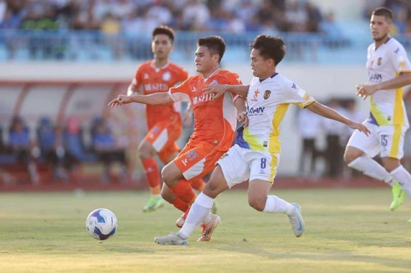 Đua trụ hạng V-League kịch tính hơn phim: Đà Nẵng đá play-off với Bình Phước, Quảng Nam thoát hiểm- Ảnh 1. Đua trụ hạng V-League kịch tính hơn phim: Đà Nẵng đá play-off với Bình Phước, Quảng Nam thoát hiểm- Ảnh 1.
