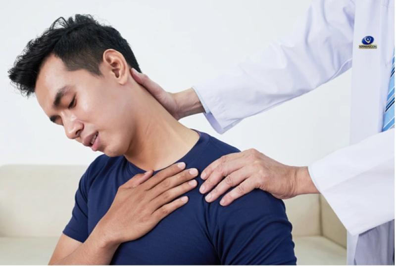 Alo bác sĩ nghe: Đau mỏi vai gáy khi ngủ dậy cảnh báo điều gì? - Ảnh 1.