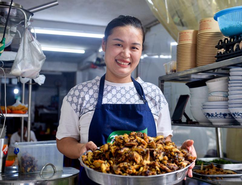 Chủ quán canh cá rô Hưng Yên được Michelin vinh danh: 'Tôi ngỡ là... lừa đảo'- Ảnh 1. Chủ quán canh cá rô Hưng Yên được Michelin vinh danh: 'Tôi ngỡ là... lừa đảo'- Ảnh 1.