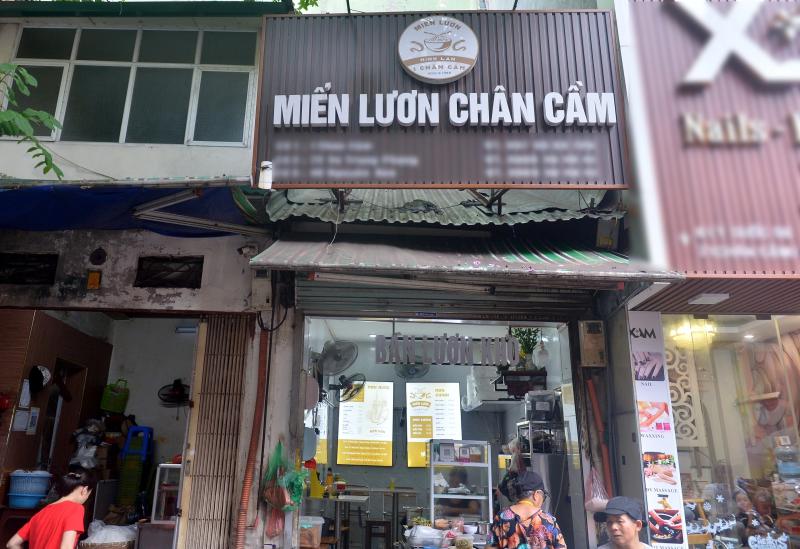 Quán miến lươn 40 năm, bán 700 bát/ngày được Michelin khen 'viên ngọc quý giữa phố cổ'- Ảnh 1. Quán miến lươn 40 năm, bán 700 bát/ngày được Michelin khen 'viên ngọc quý giữa phố cổ'- Ảnh 1.