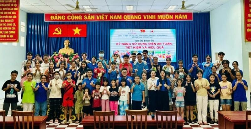 Dạy trẻ về an toàn điện, chuyện không nhỏ ở mỗi nếp nhà - Ảnh 1.