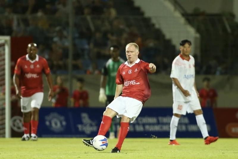 Michael Owen, Lê Huỳnh Đức cùng tỏa sáng trong ngày huyền thoại M.U giành chiến thắng ở Đà Nẵng- Ảnh 5. Michael Owen, Lê Huỳnh Đức cùng tỏa sáng trong ngày huyền thoại M.U giành chiến thắng ở Đà Nẵng- Ảnh 5.