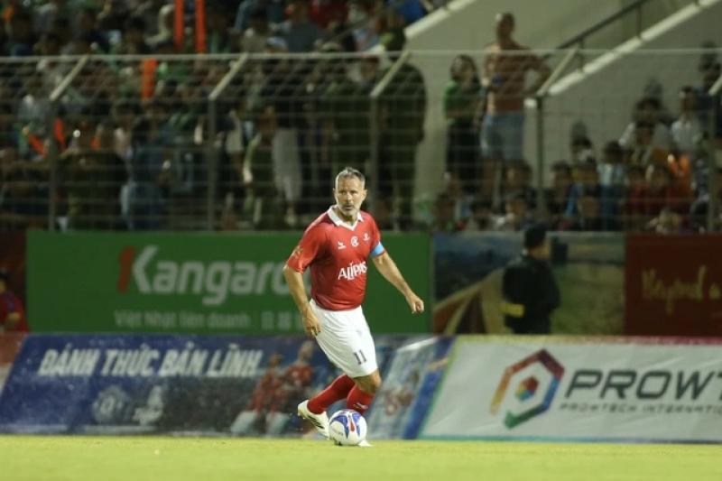 Michael Owen, Lê Huỳnh Đức cùng tỏa sáng trong ngày huyền thoại M.U giành chiến thắng ở Đà Nẵng- Ảnh 6. Michael Owen, Lê Huỳnh Đức cùng tỏa sáng trong ngày huyền thoại M.U giành chiến thắng ở Đà Nẵng- Ảnh 6.
