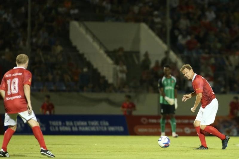 Lịch thi đấu Huyền thoại M.U tại Hàng Đẫy hôm nay: Micheal Owen chạm trán ca sĩ Tuấn Hưng, Key Trần…- Ảnh 2. Lịch thi đấu Huyền thoại M.U tại Hàng Đẫy hôm nay: Micheal Owen chạm trán ca sĩ Tuấn Hưng, Key Trần…- Ảnh 2.