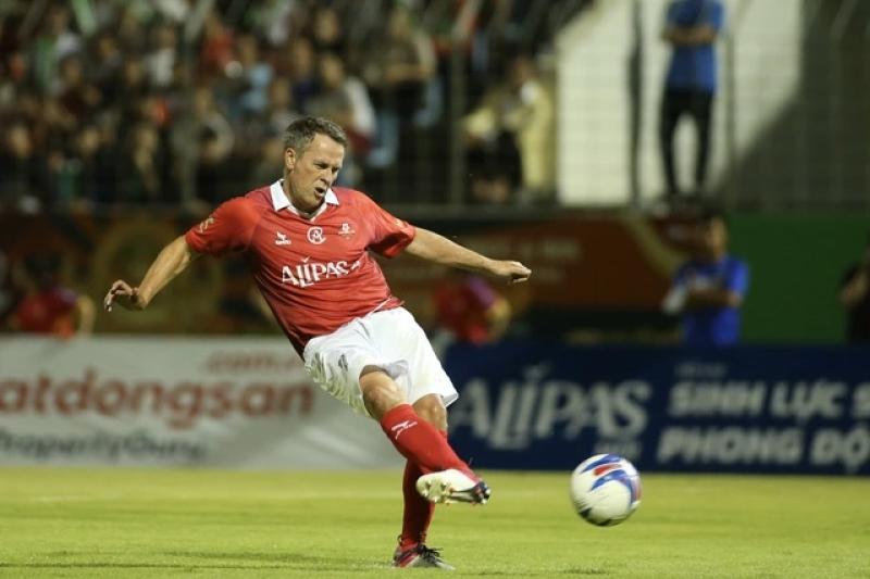 Michael Owen, Lê Huỳnh Đức cùng tỏa sáng trong ngày huyền thoại M.U giành chiến thắng ở Đà Nẵng- Ảnh 3. Michael Owen, Lê Huỳnh Đức cùng tỏa sáng trong ngày huyền thoại M.U giành chiến thắng ở Đà Nẵng- Ảnh 3.