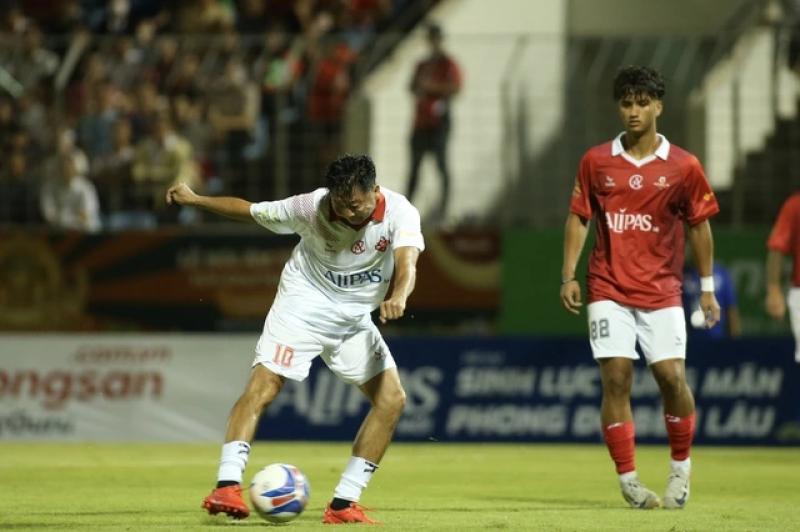 Michael Owen, Lê Huỳnh Đức cùng tỏa sáng trong ngày huyền thoại M.U giành chiến thắng ở Đà Nẵng- Ảnh 7. Michael Owen, Lê Huỳnh Đức cùng tỏa sáng trong ngày huyền thoại M.U giành chiến thắng ở Đà Nẵng- Ảnh 7.