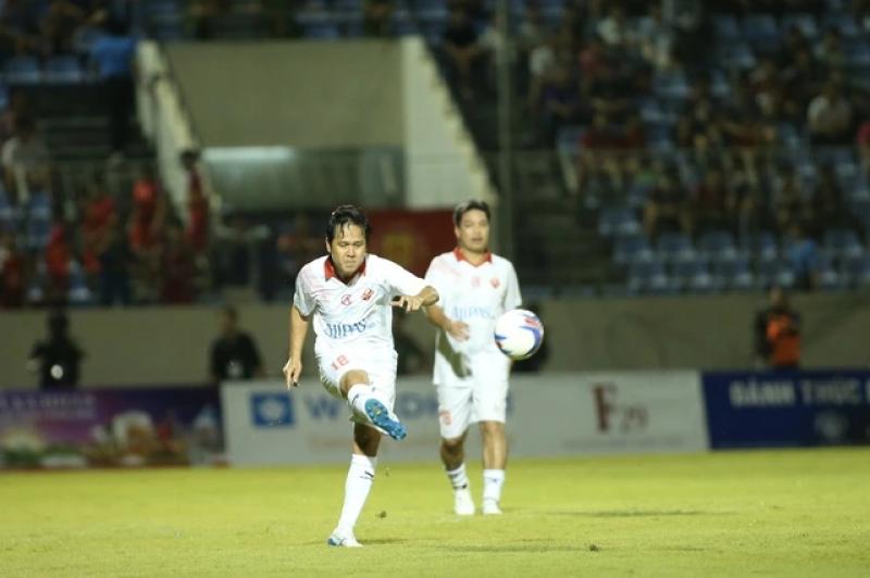 Michael Owen, Lê Huỳnh Đức cùng tỏa sáng trong ngày huyền thoại M.U giành chiến thắng ở Đà Nẵng- Ảnh 9. Michael Owen, Lê Huỳnh Đức cùng tỏa sáng trong ngày huyền thoại M.U giành chiến thắng ở Đà Nẵng- Ảnh 9.