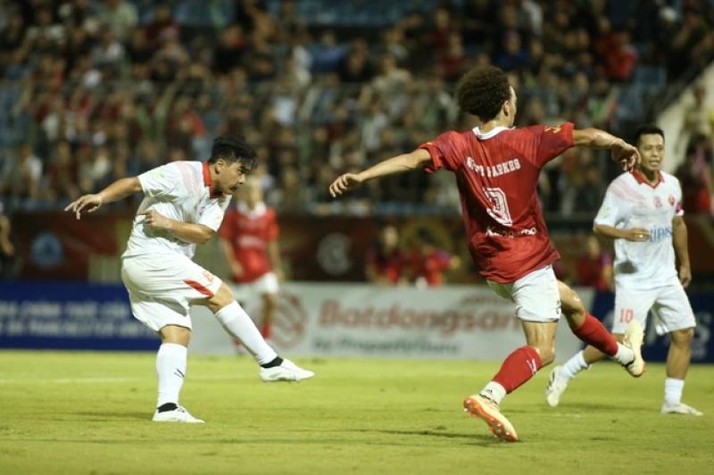 Michael Owen, Lê Huỳnh Đức cùng tỏa sáng trong ngày huyền thoại M.U giành chiến thắng ở Đà Nẵng- Ảnh 13. Michael Owen, Lê Huỳnh Đức cùng tỏa sáng trong ngày huyền thoại M.U giành chiến thắng ở Đà Nẵng- Ảnh 13.