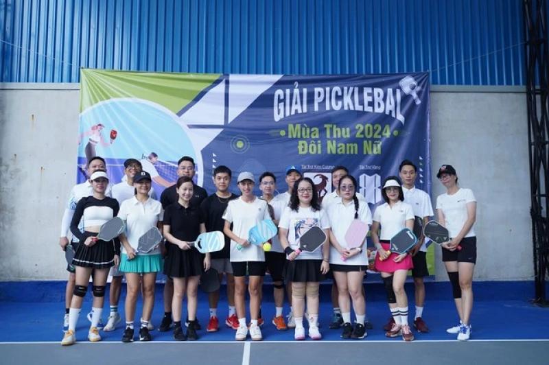 Pickleball: Môn thể thao mới đang 'đốn tim' phái đẹp vì lý do không ngờ - Ảnh 3. Pickleball: Môn thể thao mới đang 'đốn tim' phái đẹp vì lý do không ngờ - Ảnh 3.