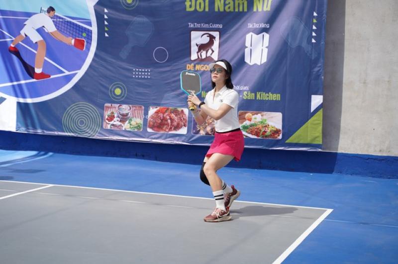 Pickleball: Môn thể thao mới đang 'đốn tim' phái đẹp vì lý do không ngờ - Ảnh 4. Pickleball: Môn thể thao mới đang 'đốn tim' phái đẹp vì lý do không ngờ - Ảnh 4.