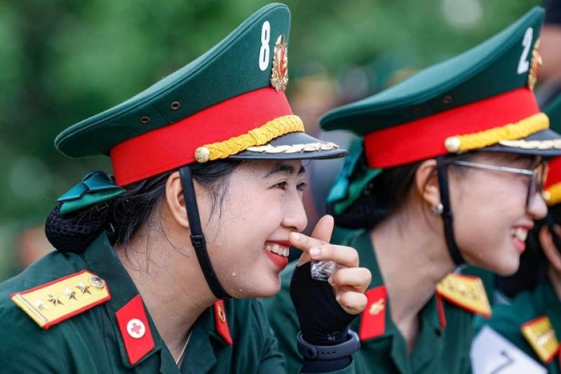 Hàng nghìn nữ chiến sĩ đổ mồ hôi trong buổi hợp luyện nhiệm vụ A80- Ảnh 15. Hàng nghìn nữ chiến sĩ đổ mồ hôi trong buổi hợp luyện nhiệm vụ A80- Ảnh 15.