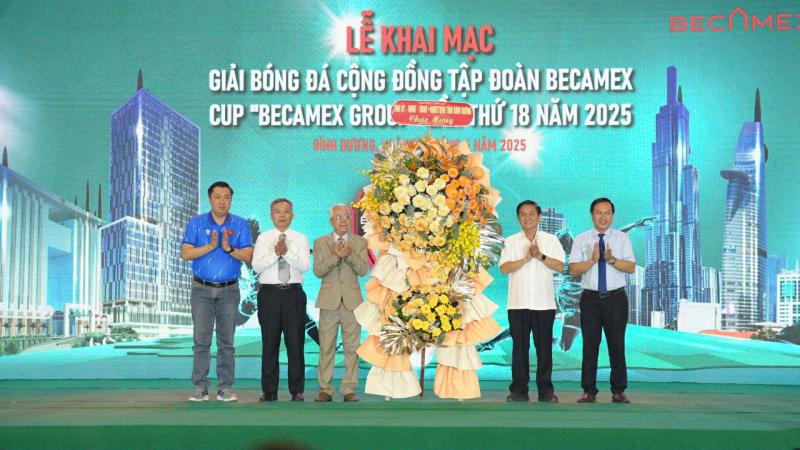 Gần 200 đội tranh tài giải bóng đá cộng đồng Tập đoàn Becamex 2025- Ảnh 1. Gần 200 đội tranh tài giải bóng đá cộng đồng Tập đoàn Becamex 2025- Ảnh 1.