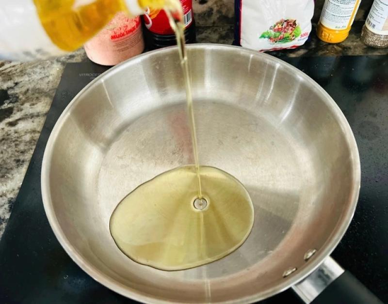Alo bác sĩ nghe: Lựa chọn dầu ăn như thế nào để không rước bệnh vào người?- Ảnh 1. Alo bác sĩ nghe: Lựa chọn dầu ăn như thế nào để không rước bệnh vào người?- Ảnh 1.