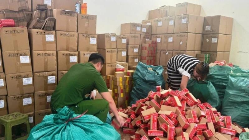 Công an Ninh Bình khởi tố vụ TikToker Gia đình Hải Sen Buôn bán hàng giả - Ảnh 2. Công an Ninh Bình khởi tố vụ TikToker Gia đình Hải Sen Buôn bán hàng giả - Ảnh 2.
