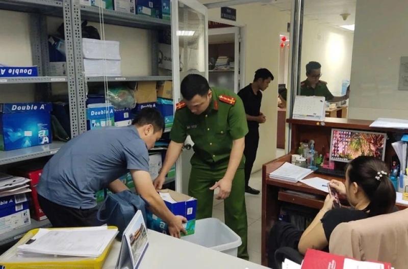 Khởi tố 6 người tại trung tâm kiểm định thuộc Bộ Nội vụ - Ảnh 1.