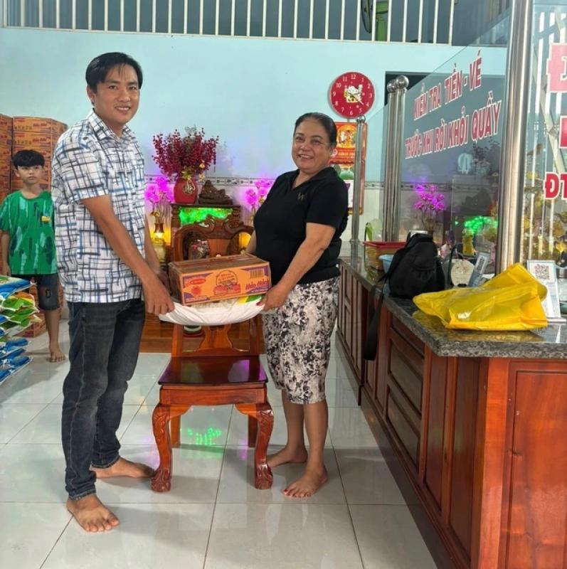 Chàng trai ở Đắk Lắk trúng độc đắc 28 tỉ đồng và hành động cao đẹp với người khó khăn - Ảnh 2. Chàng trai ở Đắk Lắk trúng độc đắc 28 tỉ đồng và hành động cao đẹp với người khó khăn - Ảnh 2.